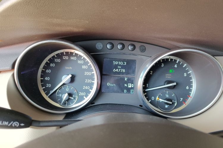 奔驰R级 2017款 R 320 4MATIC 商务型臻藏版中控内饰14