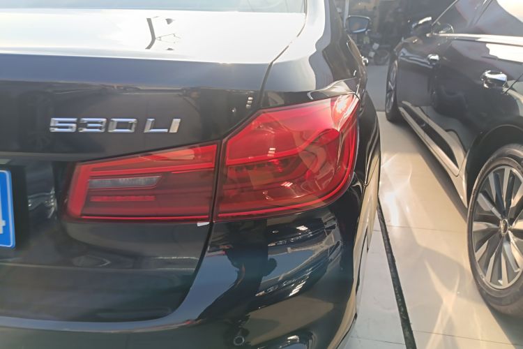 宝马5系 2020款 530Li 尊享型 M运动套装车身外观9