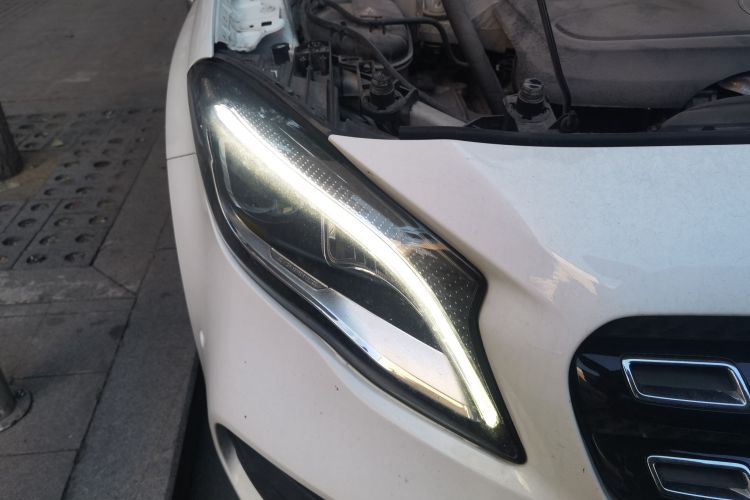 奔驰GLA 2018款 GLA 220 4MATIC 运动型车身外观6006