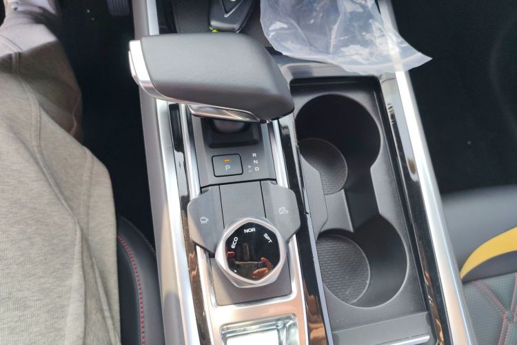 长安CS55PLUS 2024款 第三代 1.5T DCT尊贵型中控内饰18