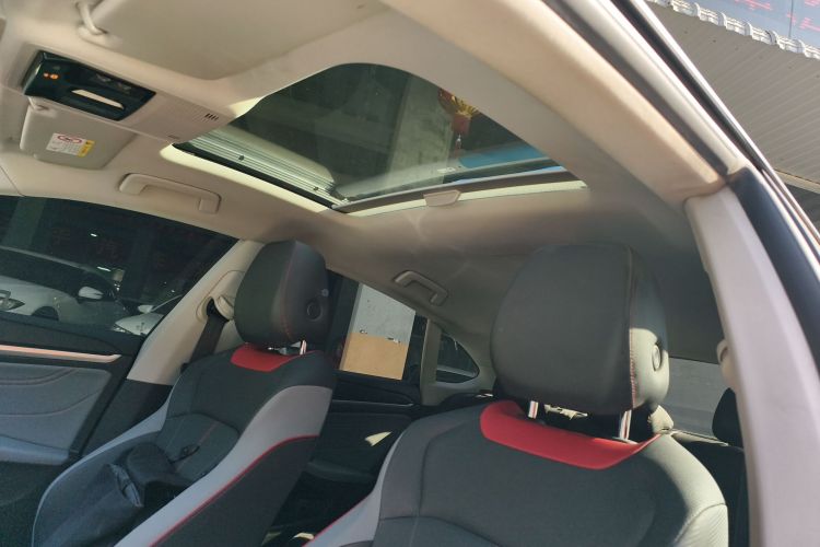 大众 2025款 凌渡L 280TSI DSG炫辣版中控内饰22