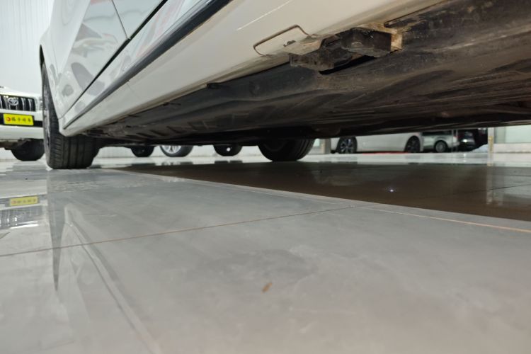 奔驰C级 2018款 C 200 L 运动版局部细节9002