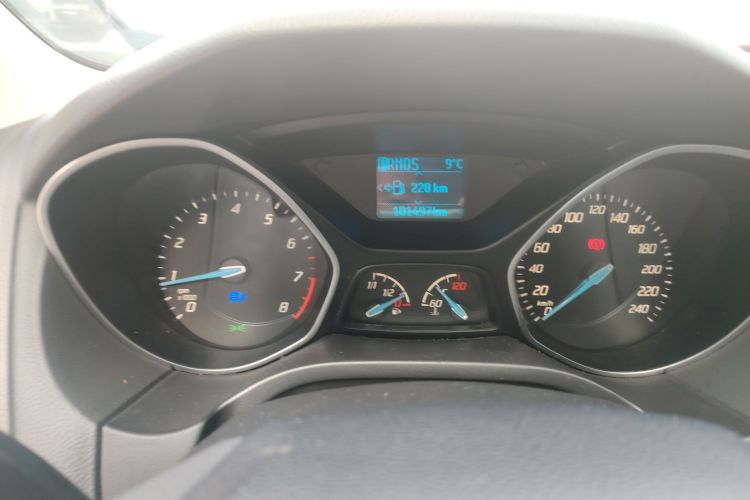 福特 福克斯 2012款 三厢 1.6L 自动风尚型中控内饰14