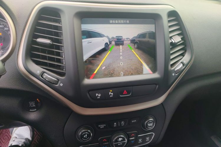 Jeep 自由光 2016款 2.4L 优越版中控内饰16