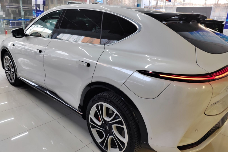 智己汽车 智己LS7 2023款 100kWh Pro四驱版车身外观4