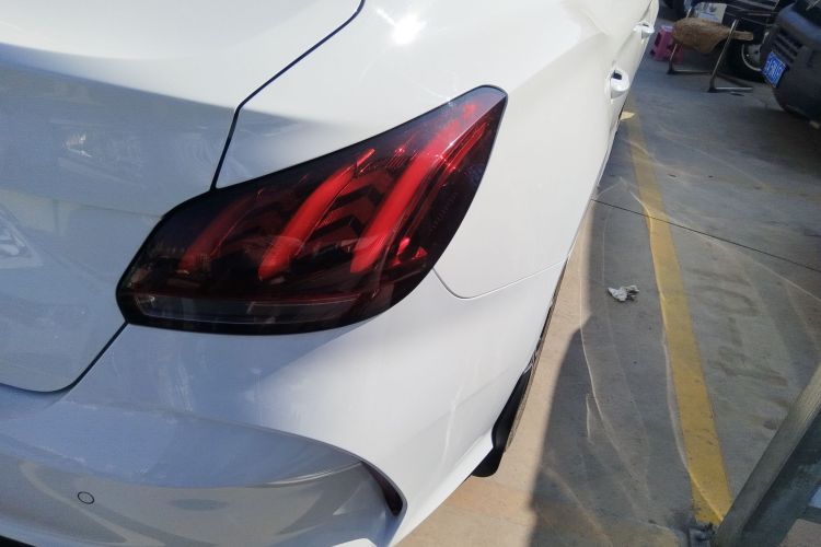 名爵 MG5 2022款 180DVVT CVT青春豪华版车身外观9