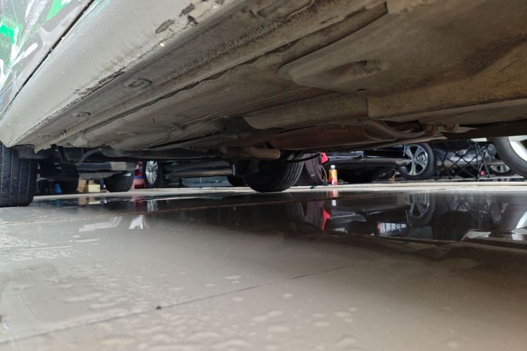 大众 桑塔纳 2016款 1.6L 自动风尚版机舱底盘29