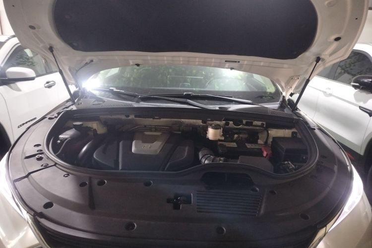 比亚迪 唐 2018款 2.0T 自动智联尊贵型 7座 国V机舱底盘24