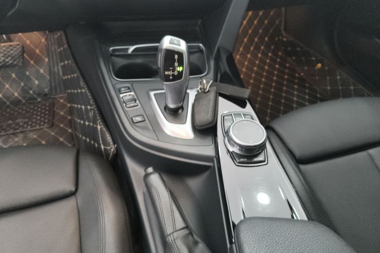 宝马3系 2019款 320Li 时尚型中控内饰18