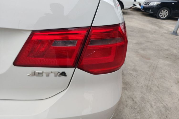 大众 捷达 2015款 1.6L 手动舒适型车身外观9