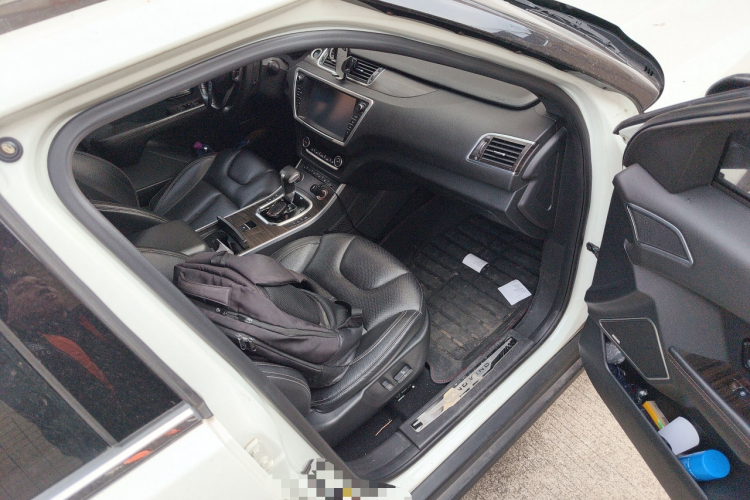 陆风X7 2016款 2.0T 全景尊贵版局部细节9005