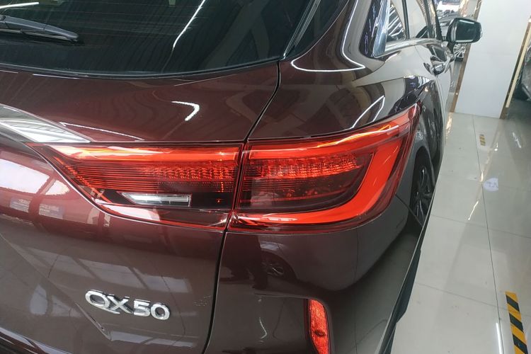 英菲尼迪QX50 2018款 2.0T 四驱菁英版车身外观9