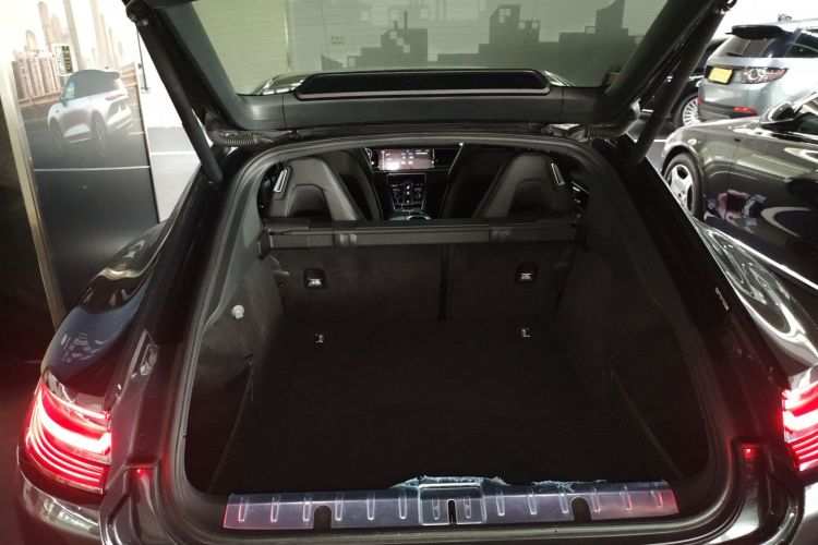 保时捷 2017款 Panamera 3.0T机舱底盘23