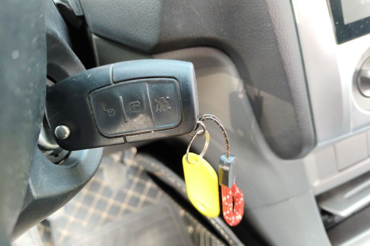 福特 福克斯 2013款 两厢经典 1.8L 手动基本型中控内饰7001