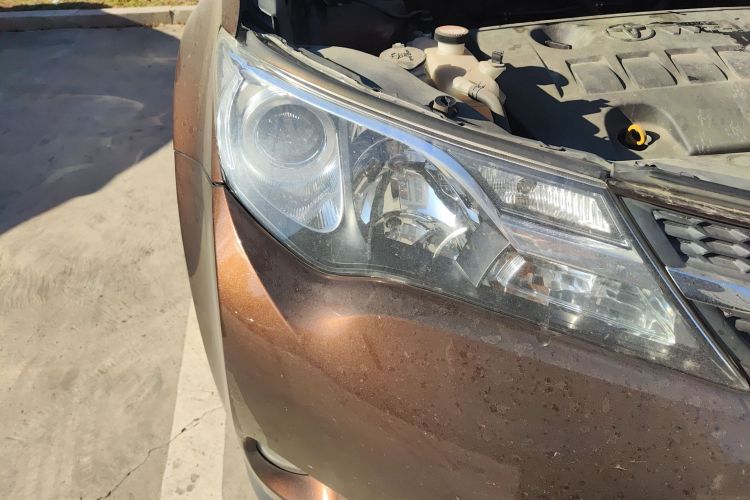 丰田 RAV4荣放 2015款 2.0L CVT两驱风尚版车身外观8