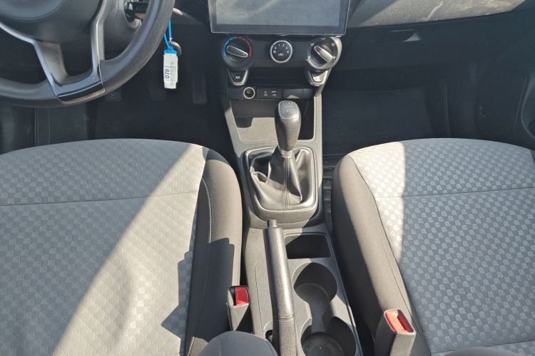 起亚K2 2017款 三厢 1.4L MT GLS中控内饰18