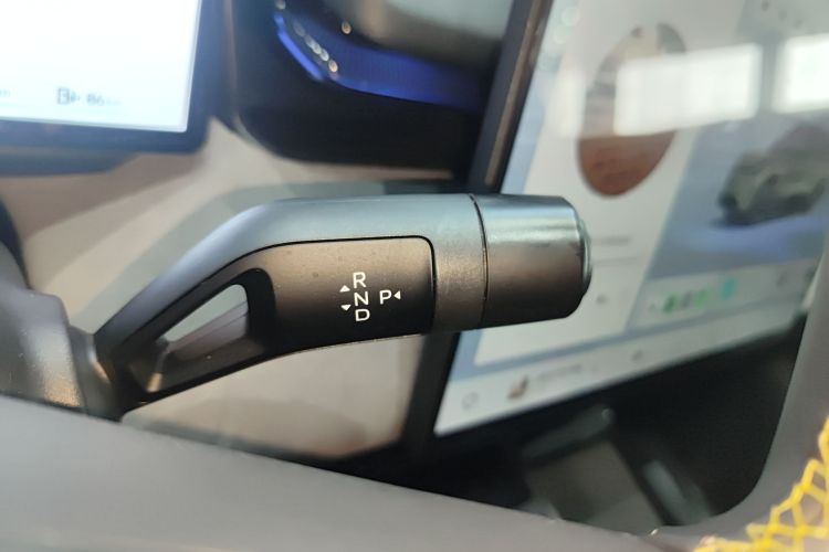 领克08 EM-P 2025款 220km 四驱性能Halo局部细节18