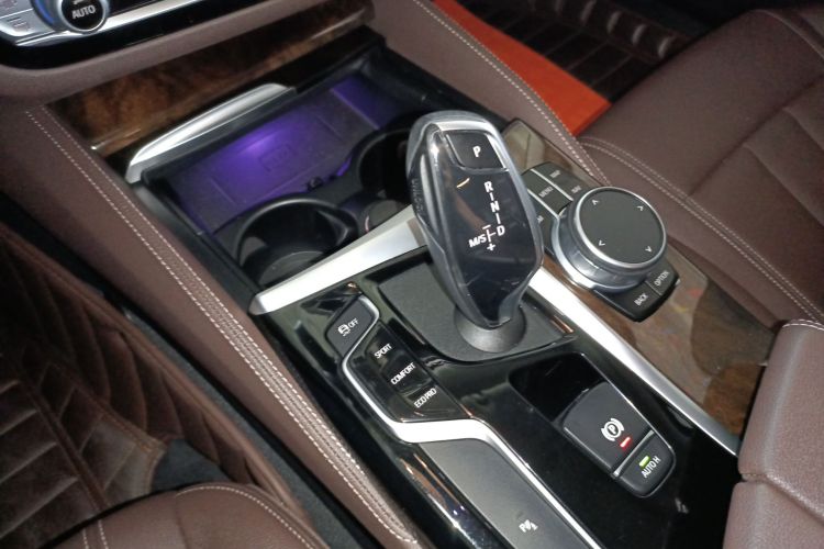 宝马5系 2020款 525Li 豪华套装中控内饰18