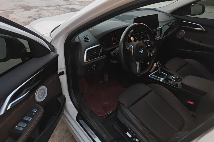 宝马1系 2022款 120i M运动曜夜版中控内饰7003