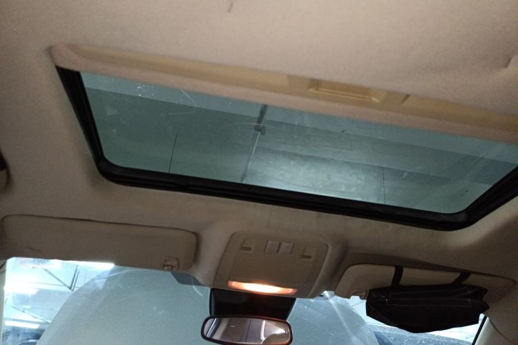 别克 君威 2014款 2.0L 精英时尚型中控内饰22