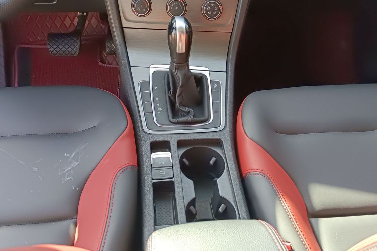 大众 高尔夫 2015款 1.6L 自动舒适型中控内饰18