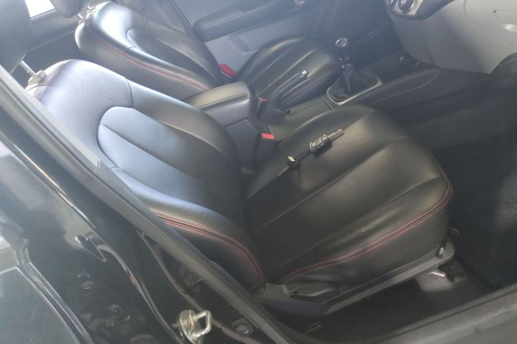 现代 悦动 2015款 1.6L 手动舒适型局部细节41