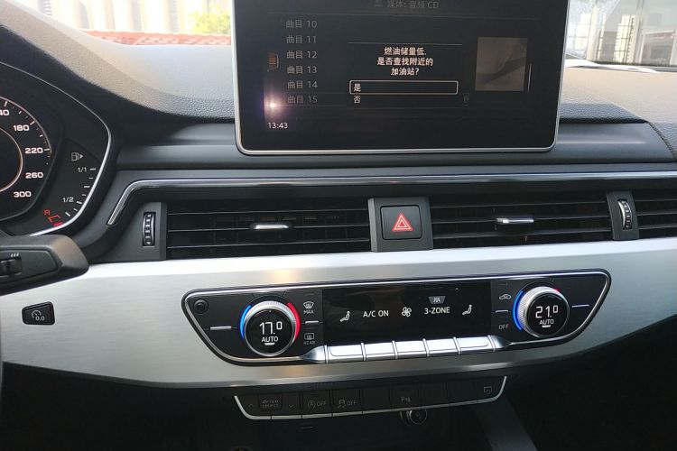 奥迪A4L 2018款 30周年年型 40 TFSI 时尚型局部细节16