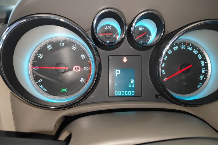 别克 英朗 2013款 GT 1.6L 自动时尚版中控内饰14