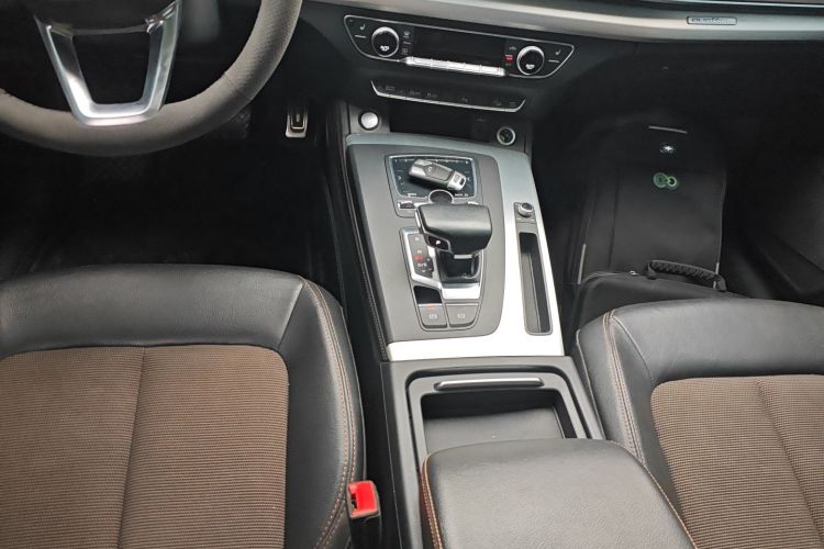 奥迪Q5L 2018款 40 TFSI 荣享时尚型 国V中控内饰18