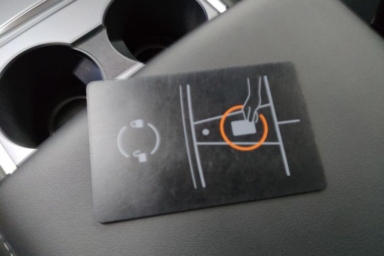 特斯拉 Model Y 2021款 标准续航后驱版中控内饰11