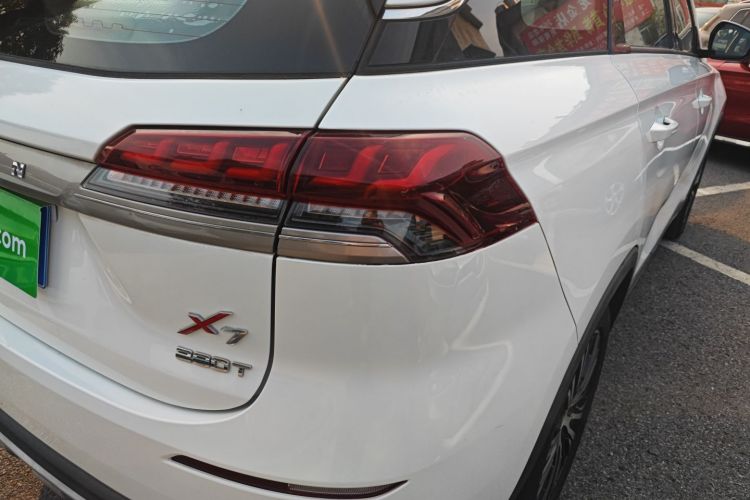 长安欧尚X7 2020款 1.5T 自动尊享型车身外观9