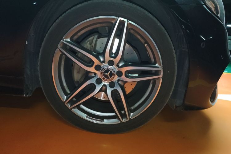 奔驰E级(进口) 2019款 E 200 4MATIC 轿跑车车身外观10