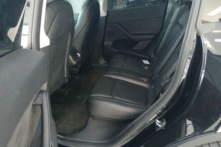 特斯拉 Model Y 2023款 后轮驱动版中控内饰21