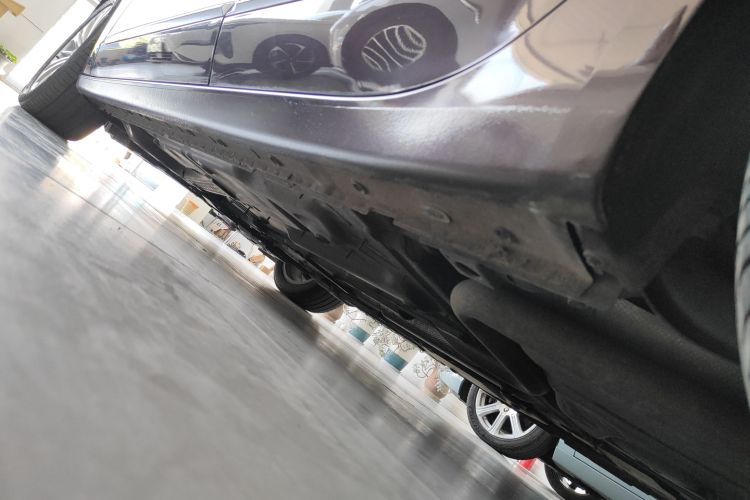 别克 君越 2018款 28T 精英型机舱底盘30