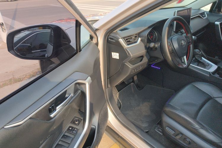 丰田 威兰达 2020款 2.0L CVT两驱豪华版中控内饰20