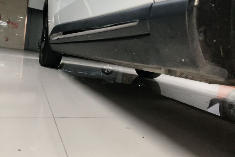 哪吒汽车 哪吒L 2024款 增程 220 闪充版局部细节9001