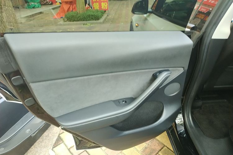 特斯拉 Model Y 2022款 改款 后轮驱动版中控内饰7008