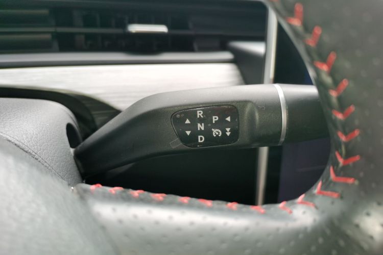 哪吒汽车 哪吒V 2022款 潮 400 Lite中控内饰18