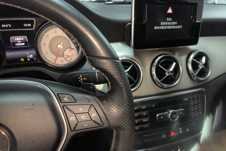 奔驰GLA 2015款 GLA 200 动感型局部细节18