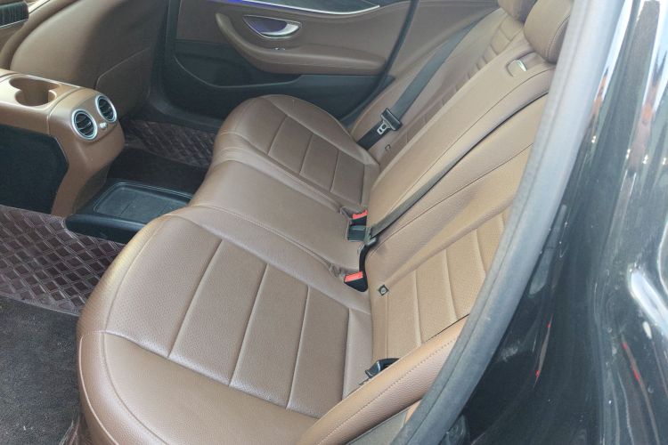 奔驰E级 2016款 E 300 L 运动豪华型中控内饰7004