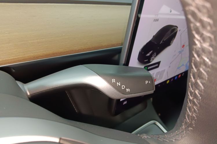 特斯拉 Model Y 2021款 长续航全轮驱动版中控内饰18