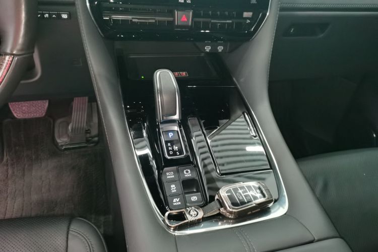 丰田 威尔法 2024款 皇冠 双擎 2.5L 至尊行政版中控内饰18