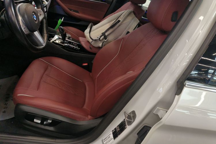 宝马5系 2022款 改款二 525Li M运动套装中控内饰19