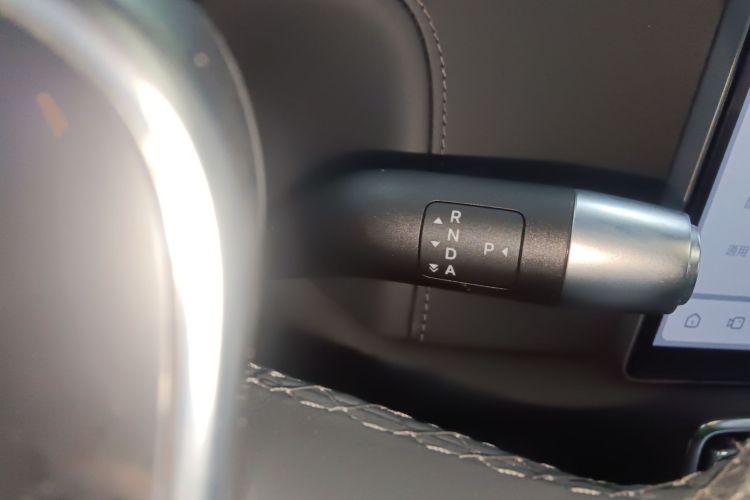 理想汽车 理想L8 2023款 Air中控内饰18