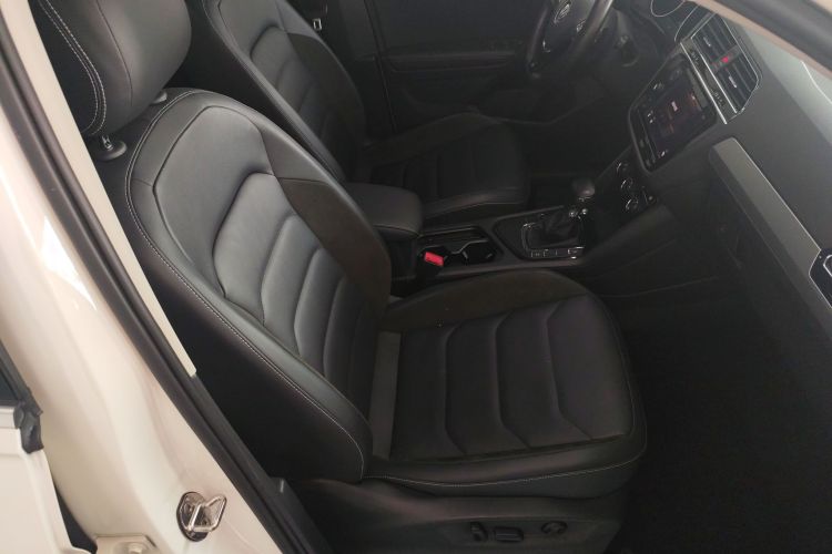 大众 途观L 2019款 330TSI 自动两驱全景舒适版 国VI局部细节41