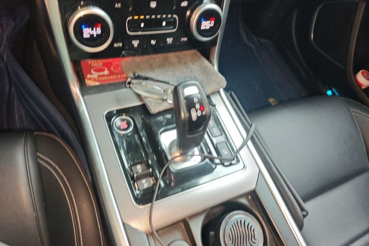 捷豹XEL 2020款 2.0T 200PS R-DYNAMIC 青春运动版中控内饰18