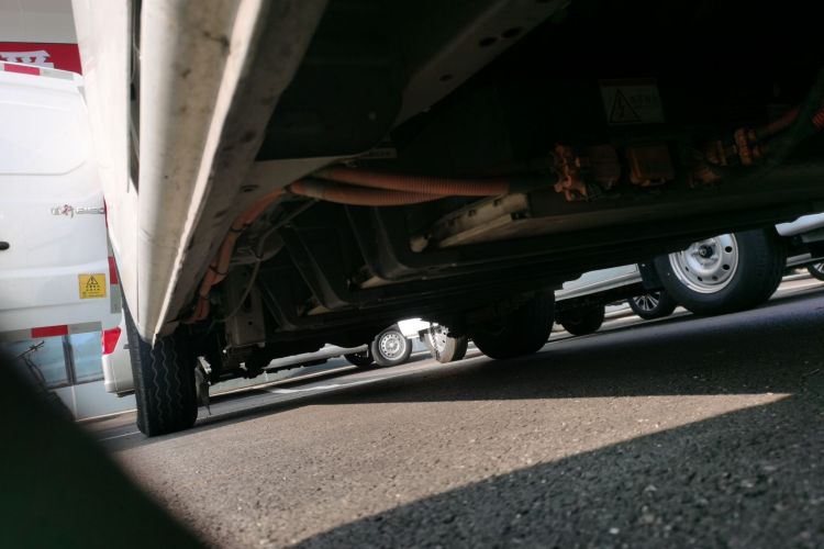 长安凯程 长安睿行EM80 2023款 平顶对开门2座60kW 41.932kWh局部细节9001