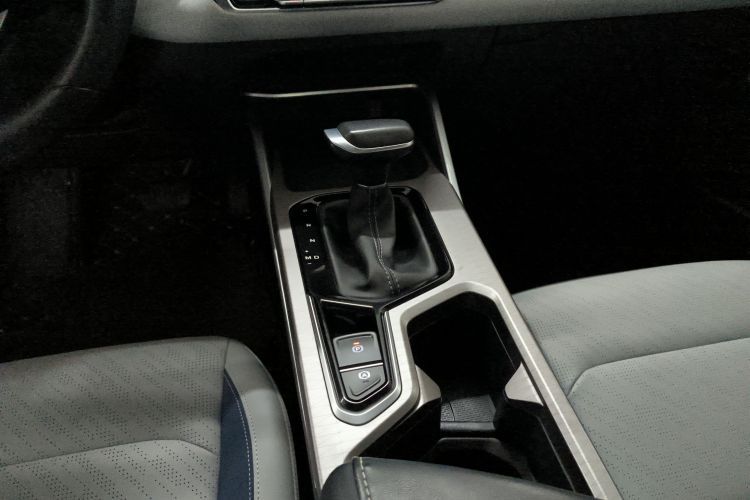 吉利汽车 帝豪 2022款 第4代 1.5L CVT旗舰型中控内饰18