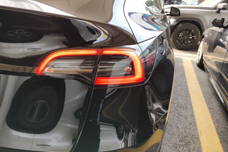 特斯拉 Model Y 2022款 后轮驱动版车身外观6006