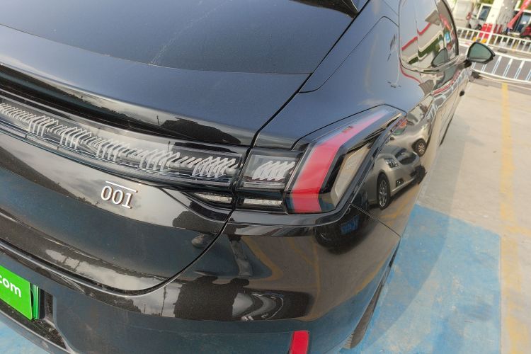 极氪001 2023款 YOU版 100kWh车身外观9